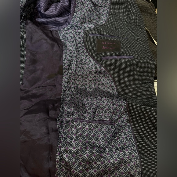 TED BAKER NEW suit
Jacket Black & Purple 100% Wool - Picture 8 of 9